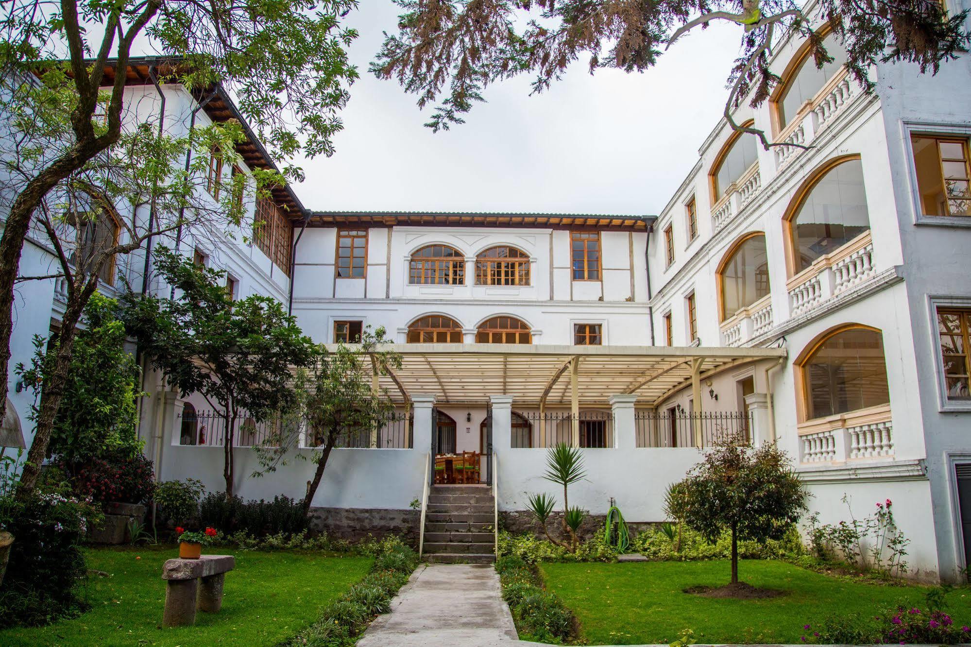 Solera House Adventure Hostel Quito Exterior photo